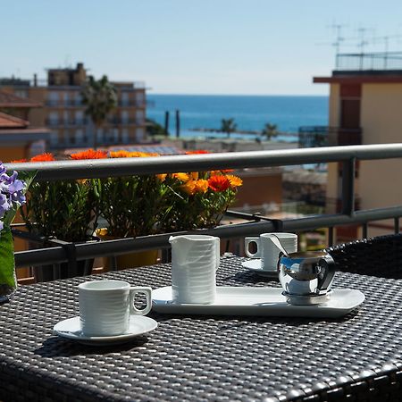 Hotel Ristorante La Marina Mhotelsgroup سان بارتولومِيو آل ما المظهر الخارجي الصورة