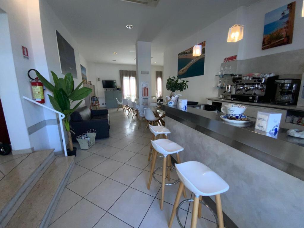 Hotel Ristorante La Marina Mhotelsgroup سان بارتولومِيو آل ما المظهر الخارجي الصورة