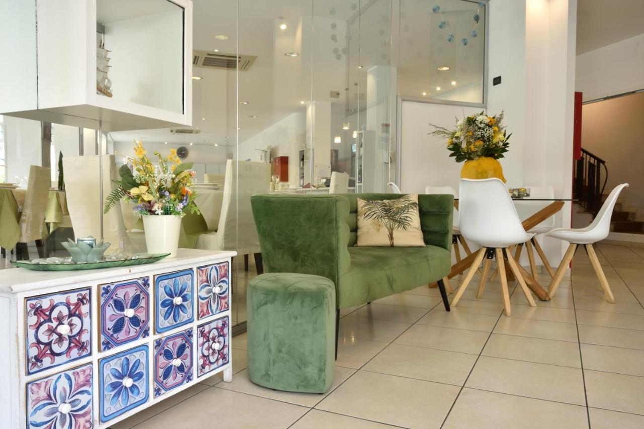 Hotel Ristorante La Marina Mhotelsgroup سان بارتولومِيو آل ما المظهر الخارجي الصورة