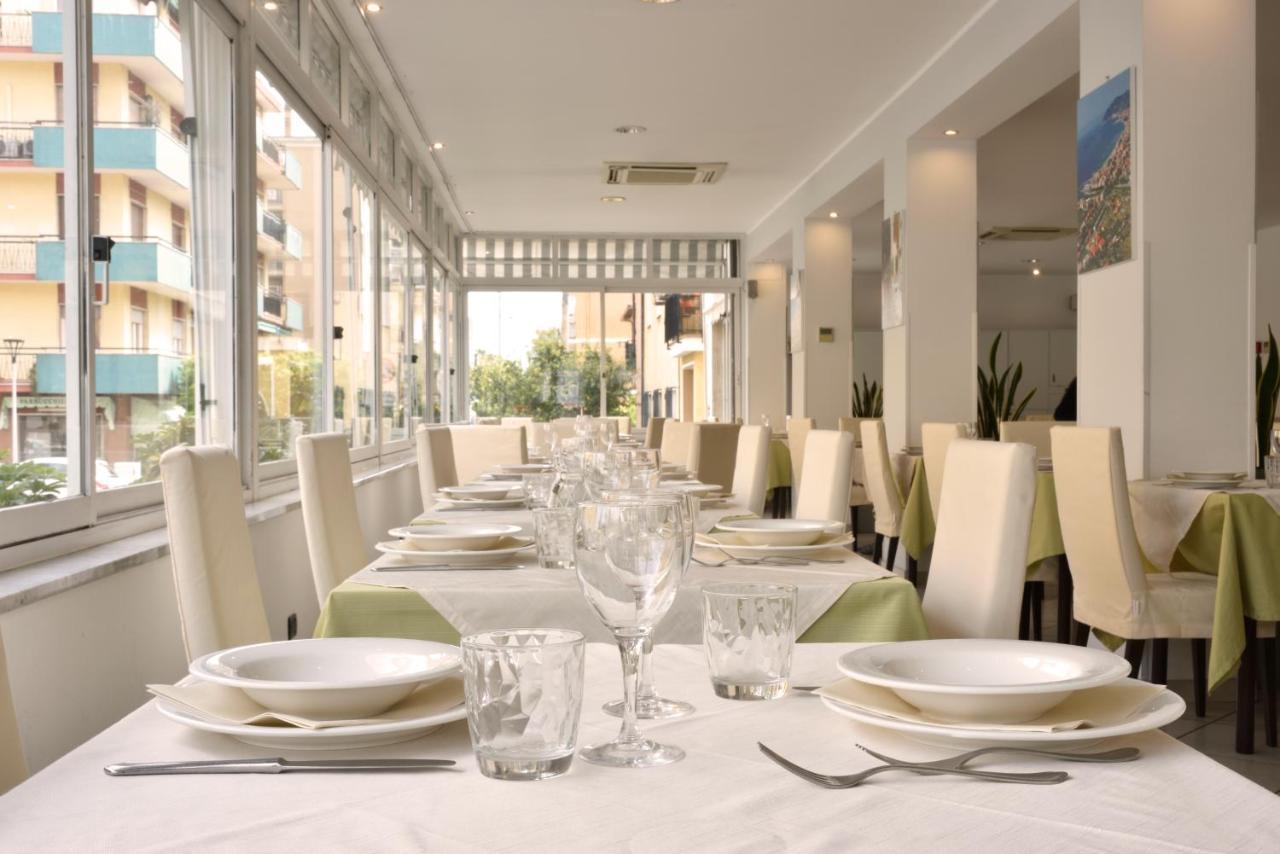 Hotel Ristorante La Marina Mhotelsgroup سان بارتولومِيو آل ما المظهر الخارجي الصورة