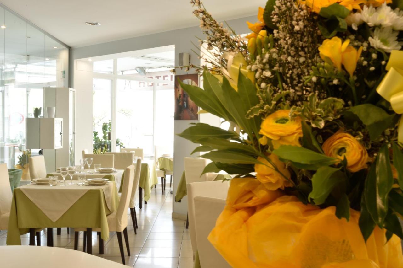 Hotel Ristorante La Marina Mhotelsgroup سان بارتولومِيو آل ما المظهر الخارجي الصورة