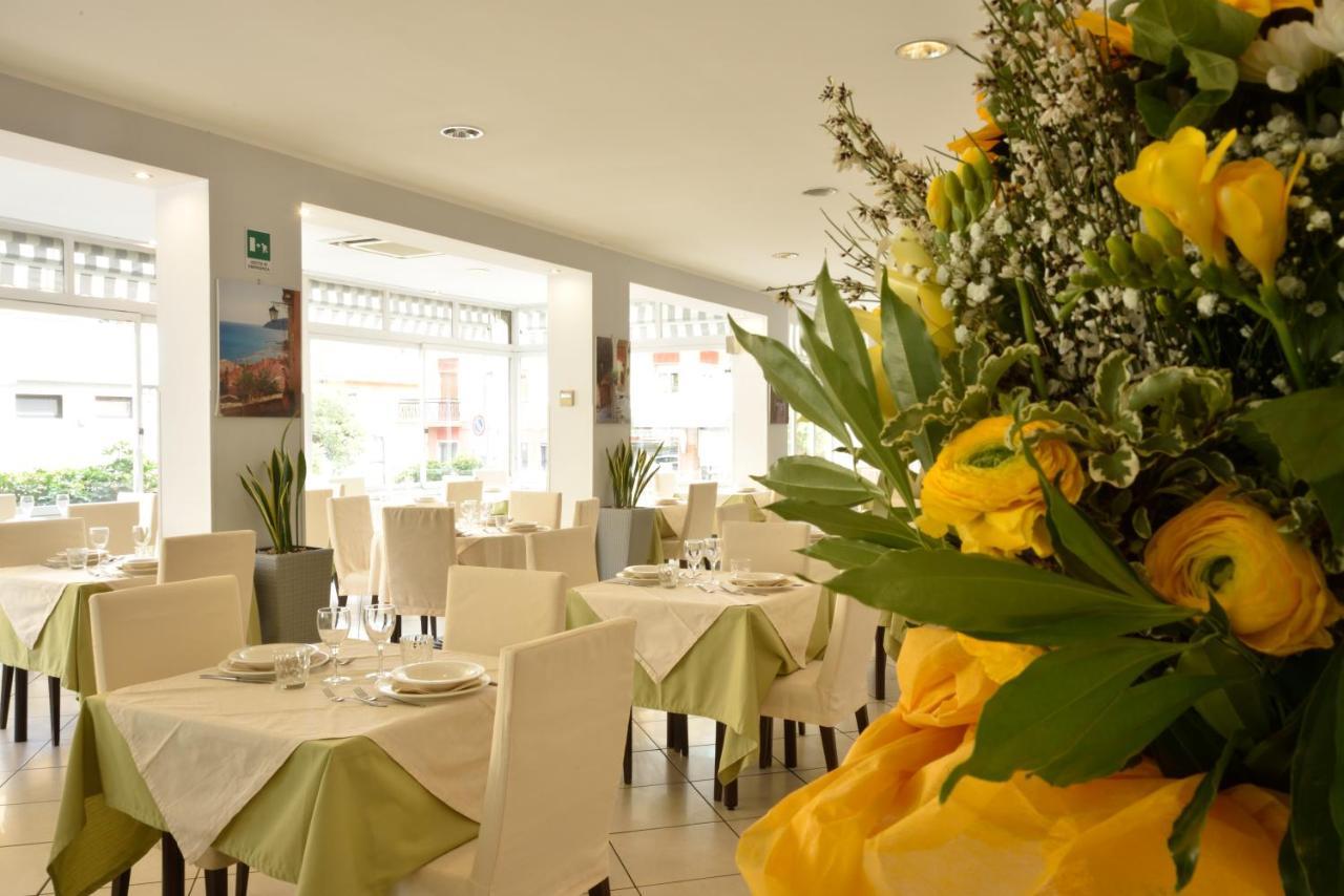 Hotel Ristorante La Marina Mhotelsgroup سان بارتولومِيو آل ما المظهر الخارجي الصورة