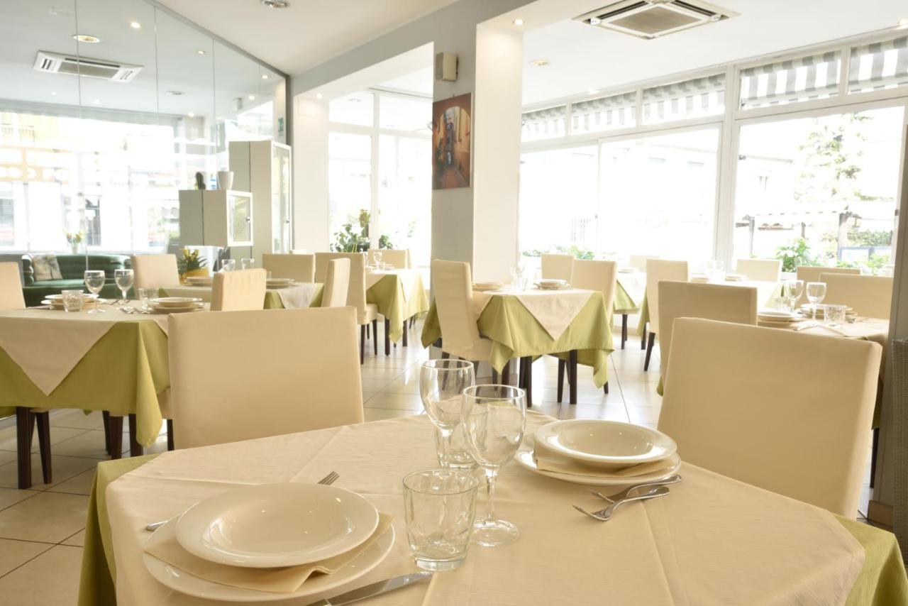 Hotel Ristorante La Marina Mhotelsgroup سان بارتولومِيو آل ما المظهر الخارجي الصورة