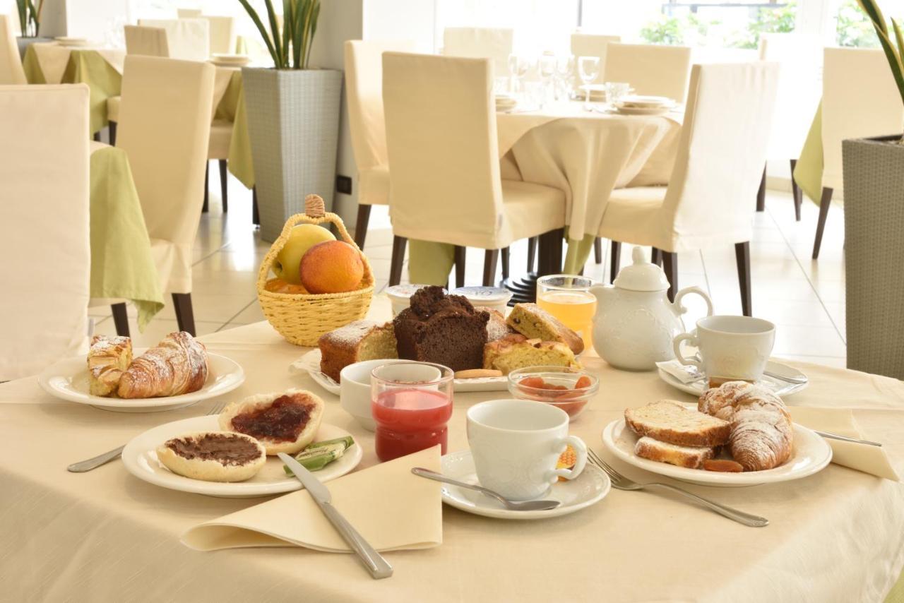 Hotel Ristorante La Marina Mhotelsgroup سان بارتولومِيو آل ما المظهر الخارجي الصورة