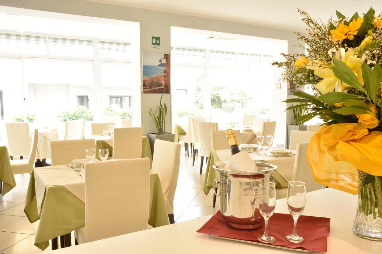 Hotel Ristorante La Marina Mhotelsgroup سان بارتولومِيو آل ما المظهر الخارجي الصورة