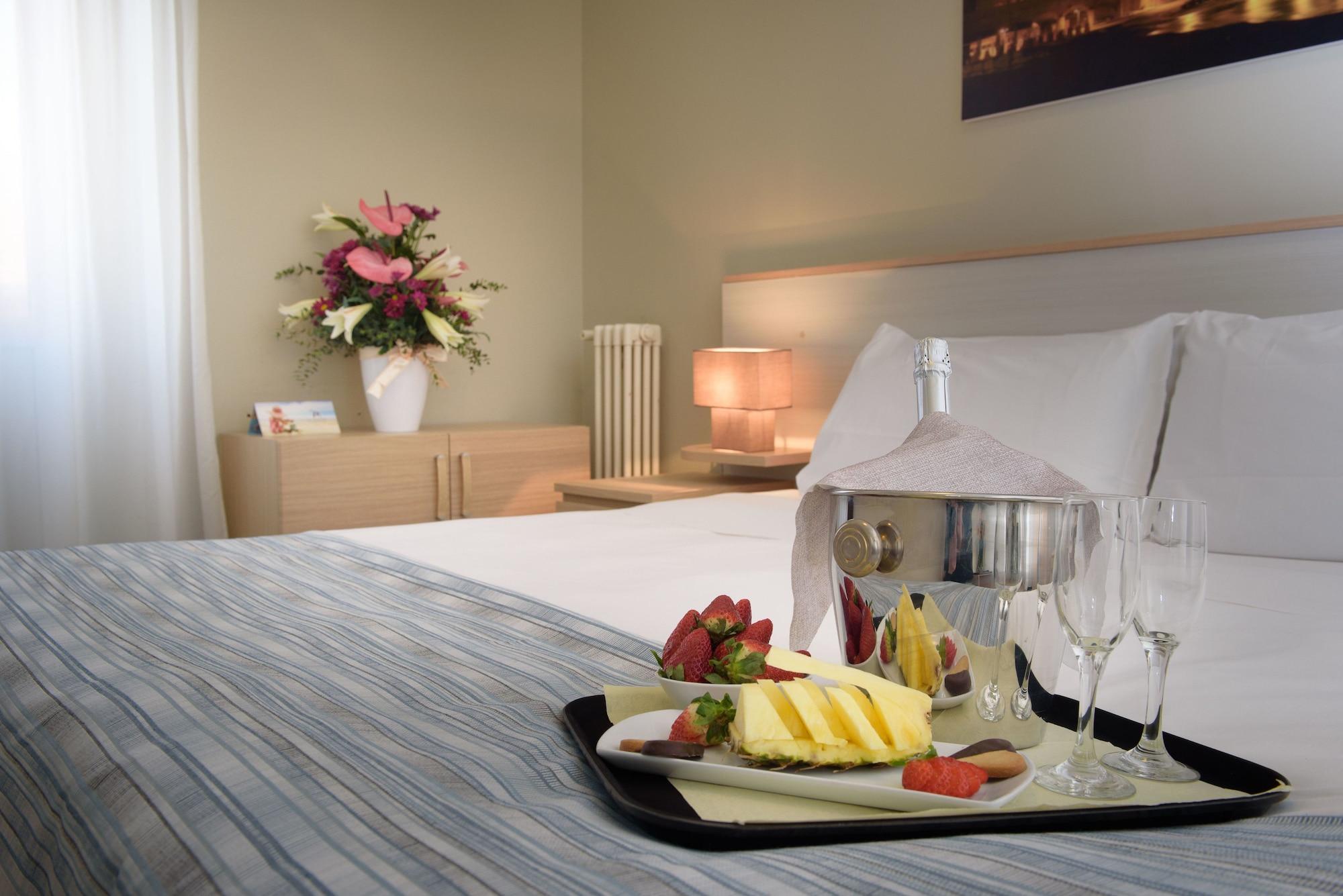 Hotel Ristorante La Marina Mhotelsgroup سان بارتولومِيو آل ما المظهر الخارجي الصورة