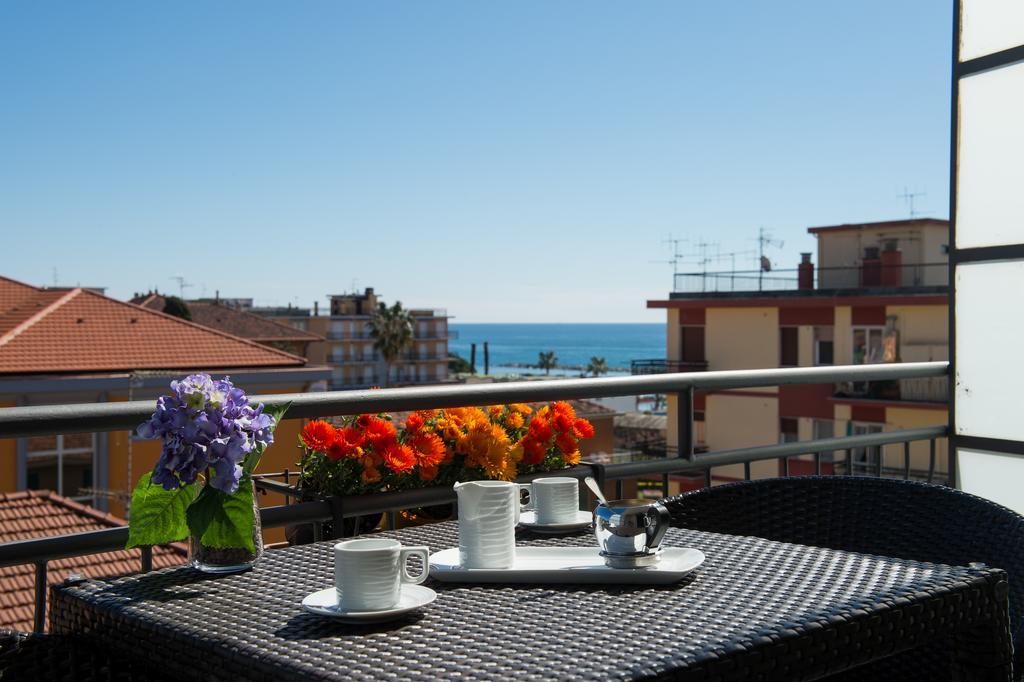 Hotel Ristorante La Marina Mhotelsgroup سان بارتولومِيو آل ما المظهر الخارجي الصورة