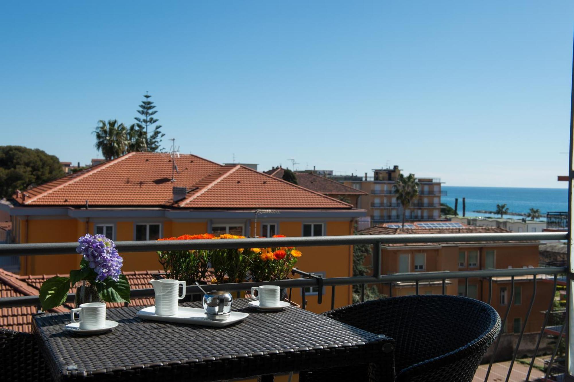 Hotel Ristorante La Marina Mhotelsgroup سان بارتولومِيو آل ما المظهر الخارجي الصورة
