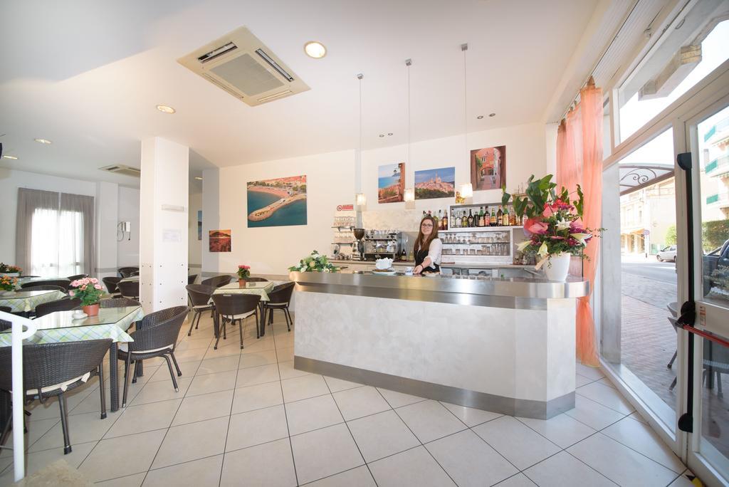 Hotel Ristorante La Marina Mhotelsgroup سان بارتولومِيو آل ما المظهر الخارجي الصورة