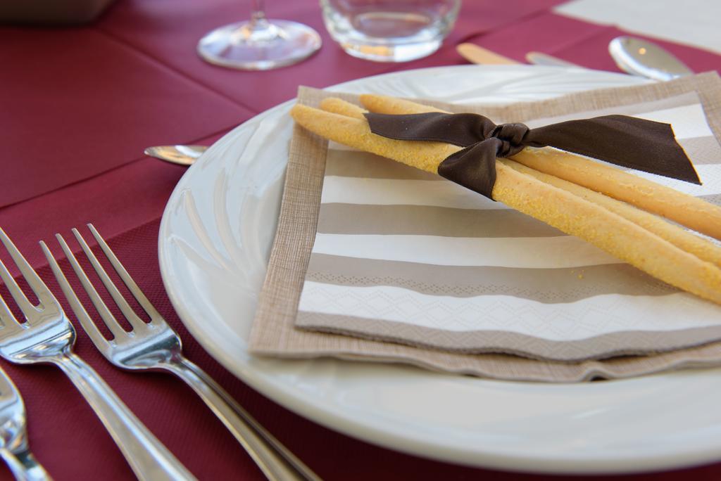 Hotel Ristorante La Marina Mhotelsgroup سان بارتولومِيو آل ما المظهر الخارجي الصورة