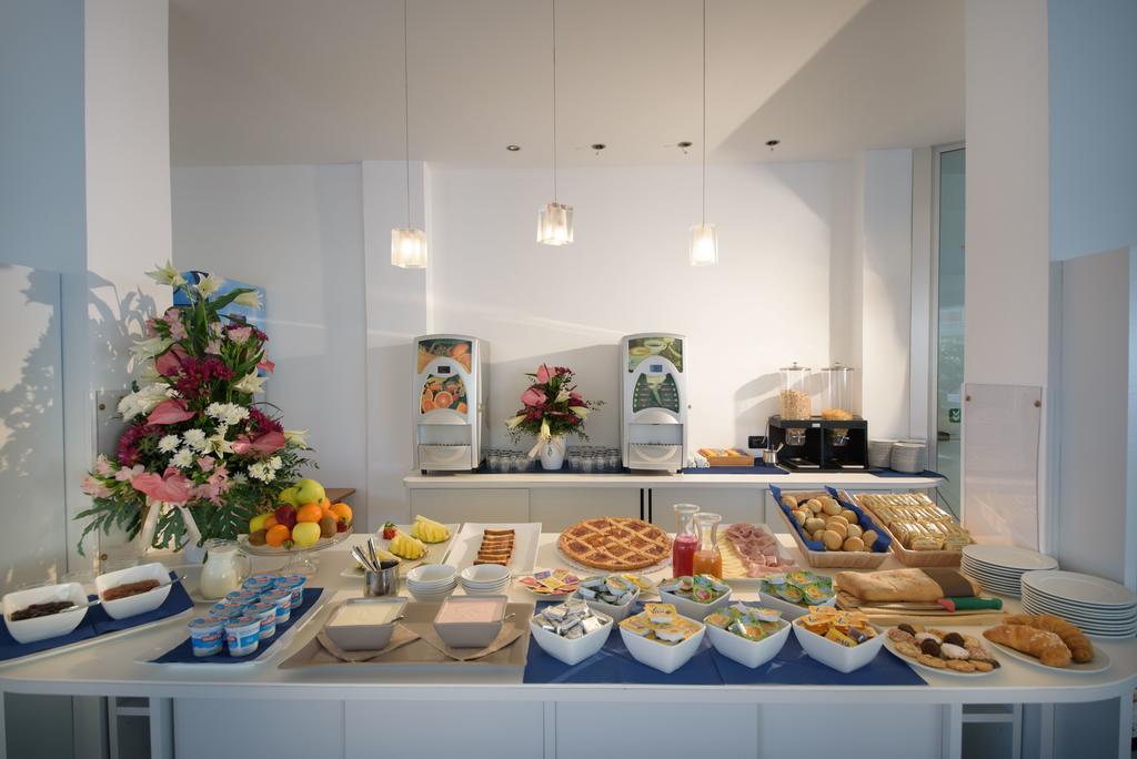 Hotel Ristorante La Marina Mhotelsgroup سان بارتولومِيو آل ما المظهر الخارجي الصورة