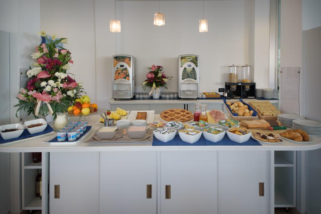 Hotel Ristorante La Marina Mhotelsgroup سان بارتولومِيو آل ما المظهر الخارجي الصورة