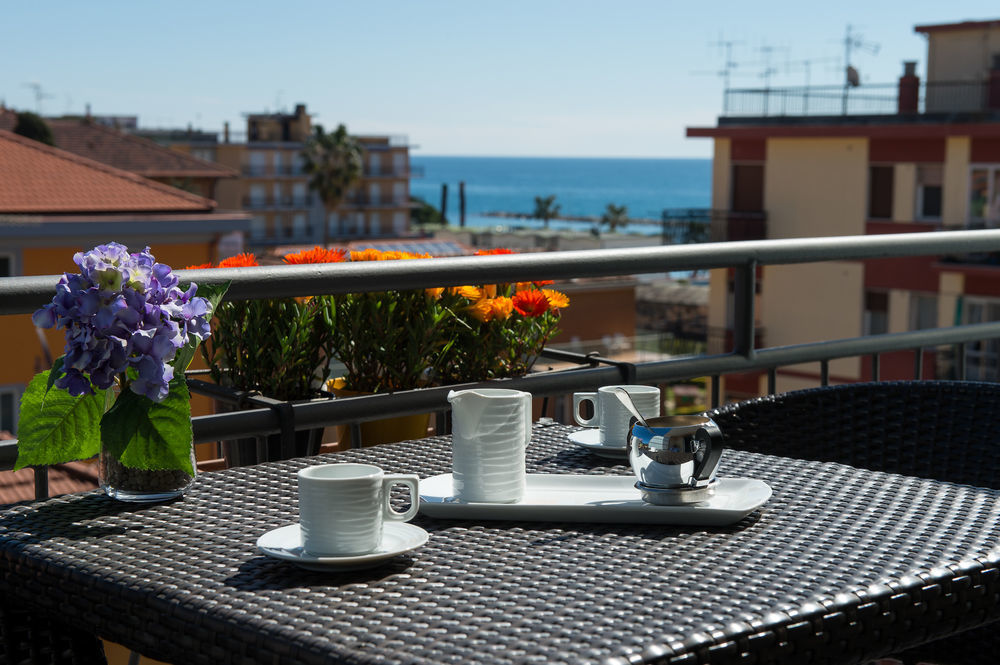 Hotel Ristorante La Marina Mhotelsgroup سان بارتولومِيو آل ما المظهر الخارجي الصورة